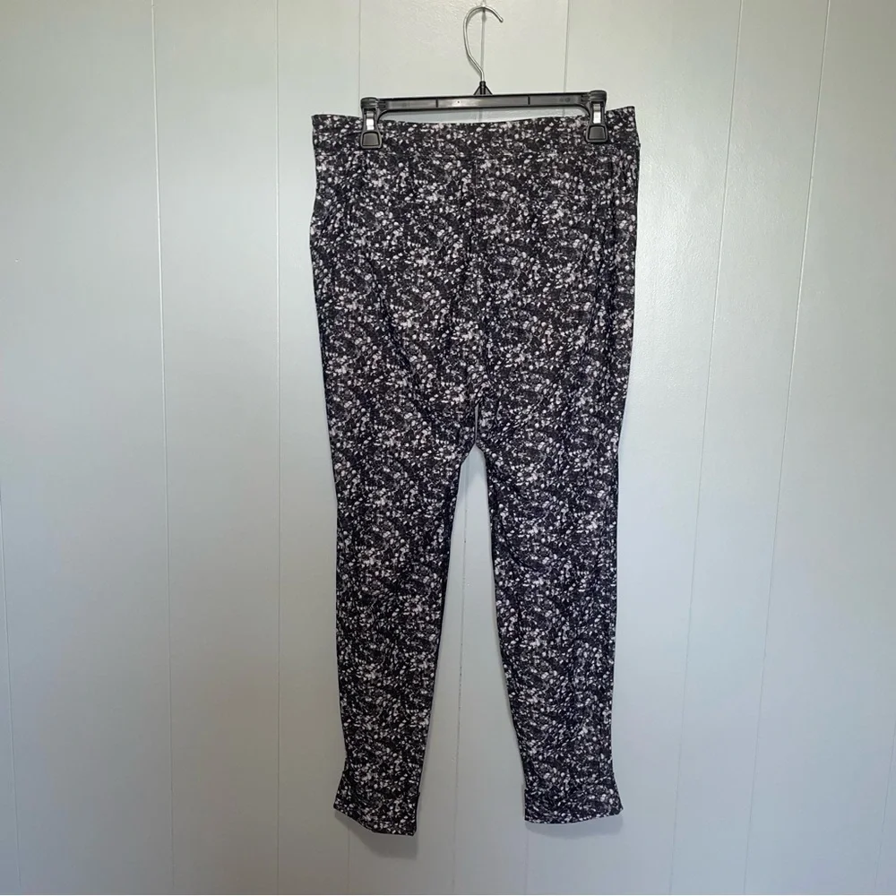 lululemon athletica out four white